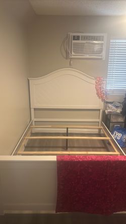 Queen size bedroom frame