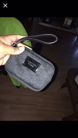 Michael kors wristlet