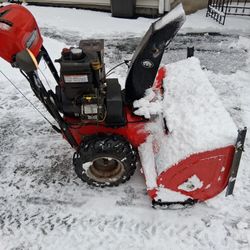 SNAPPER SNOW BLOWER XL 1738