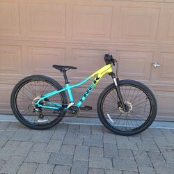 TREK MARLIN 5 GEN 2 MOUNTAIN BIKE 27.5 INCH LIKE NEW 