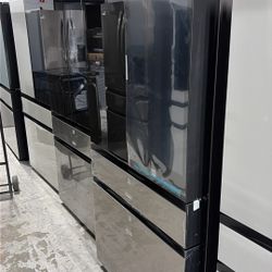 Black Bespoke Samsung Family Hub