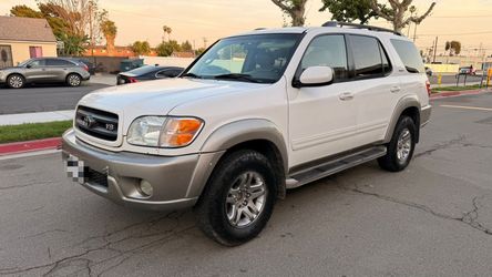 2004 Toyota Sequoia SR5