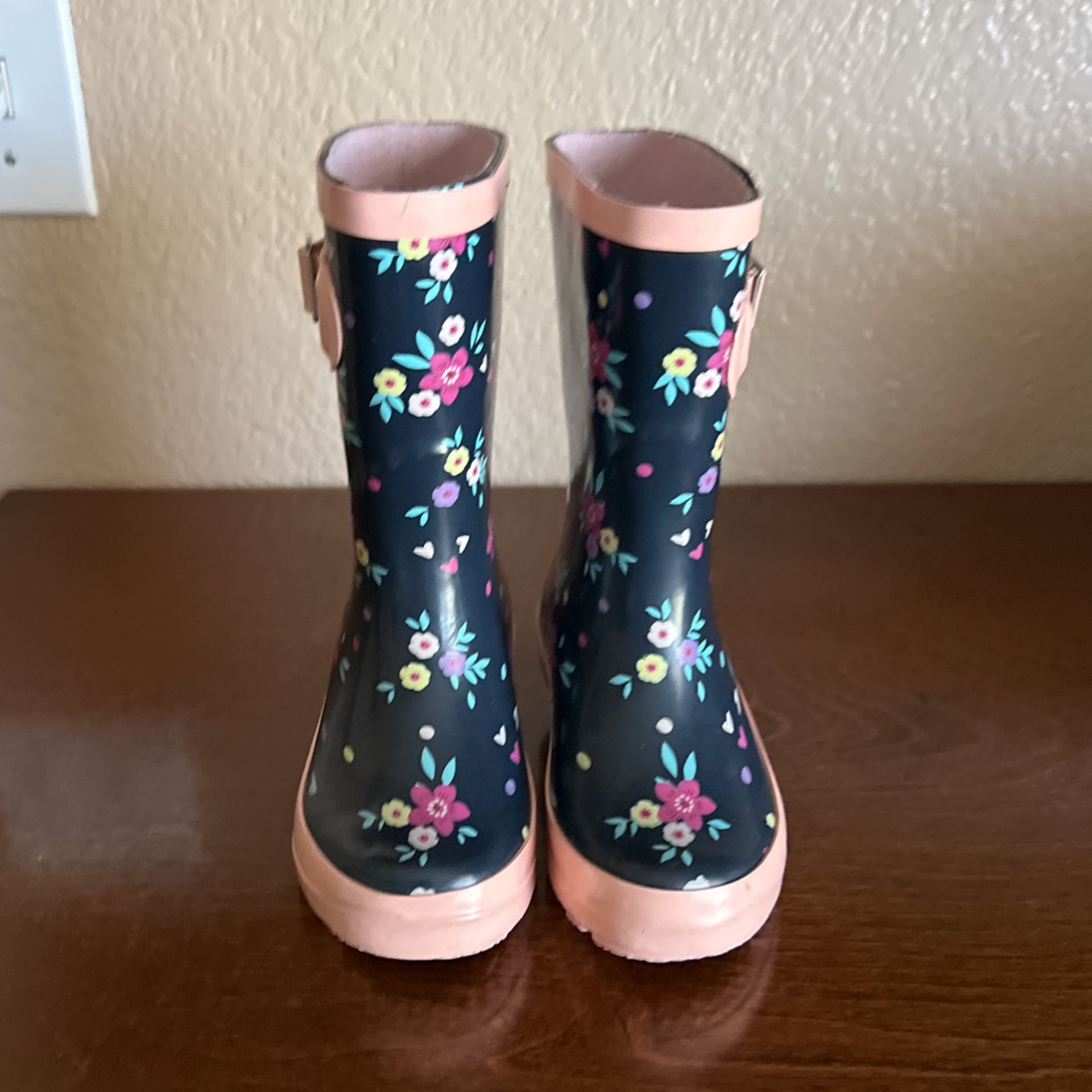 Girls Rain boots Size 7/8