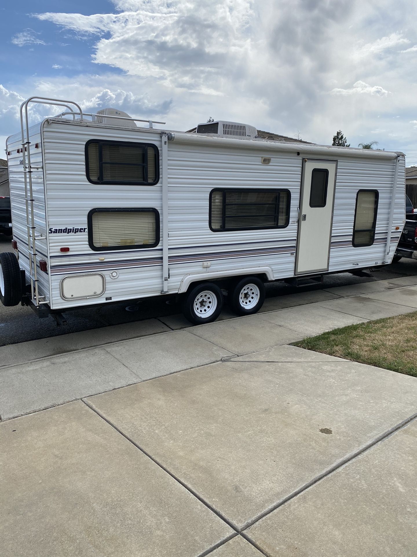 1997 Sandpiper 26 ft bunk house sleeps 8