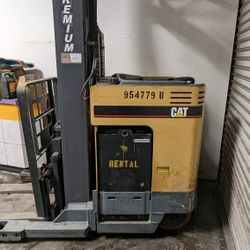 Cat Reach Forklift 