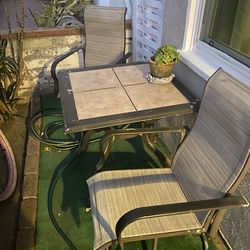 Free bistro set. Table and 2 chairs
