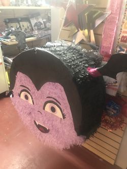 Vampirina pinata