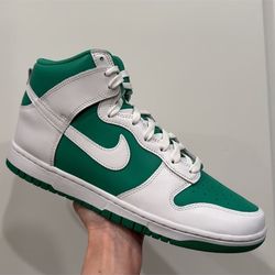 NIKE DUNK HI RETRO BTTYS SNEAKERS