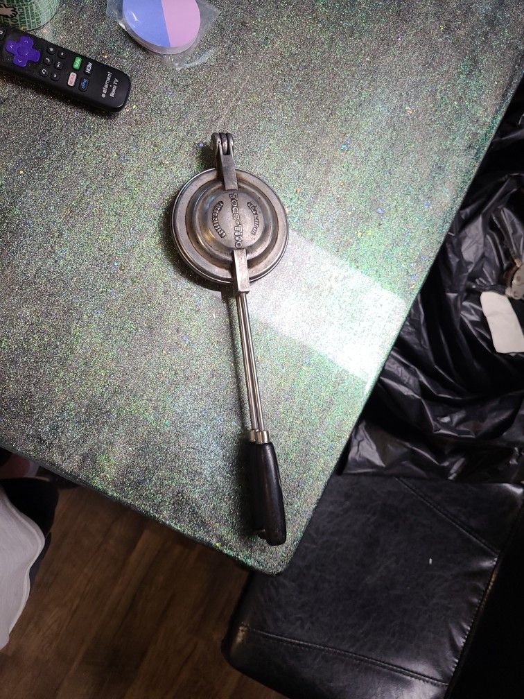 Antique Toast-Rite pat.(contact info removed) pie maker