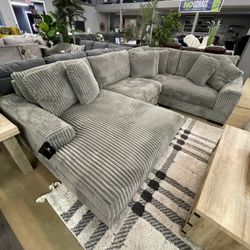 Lindyn Fog 4pc LAF Chaise Sectional
