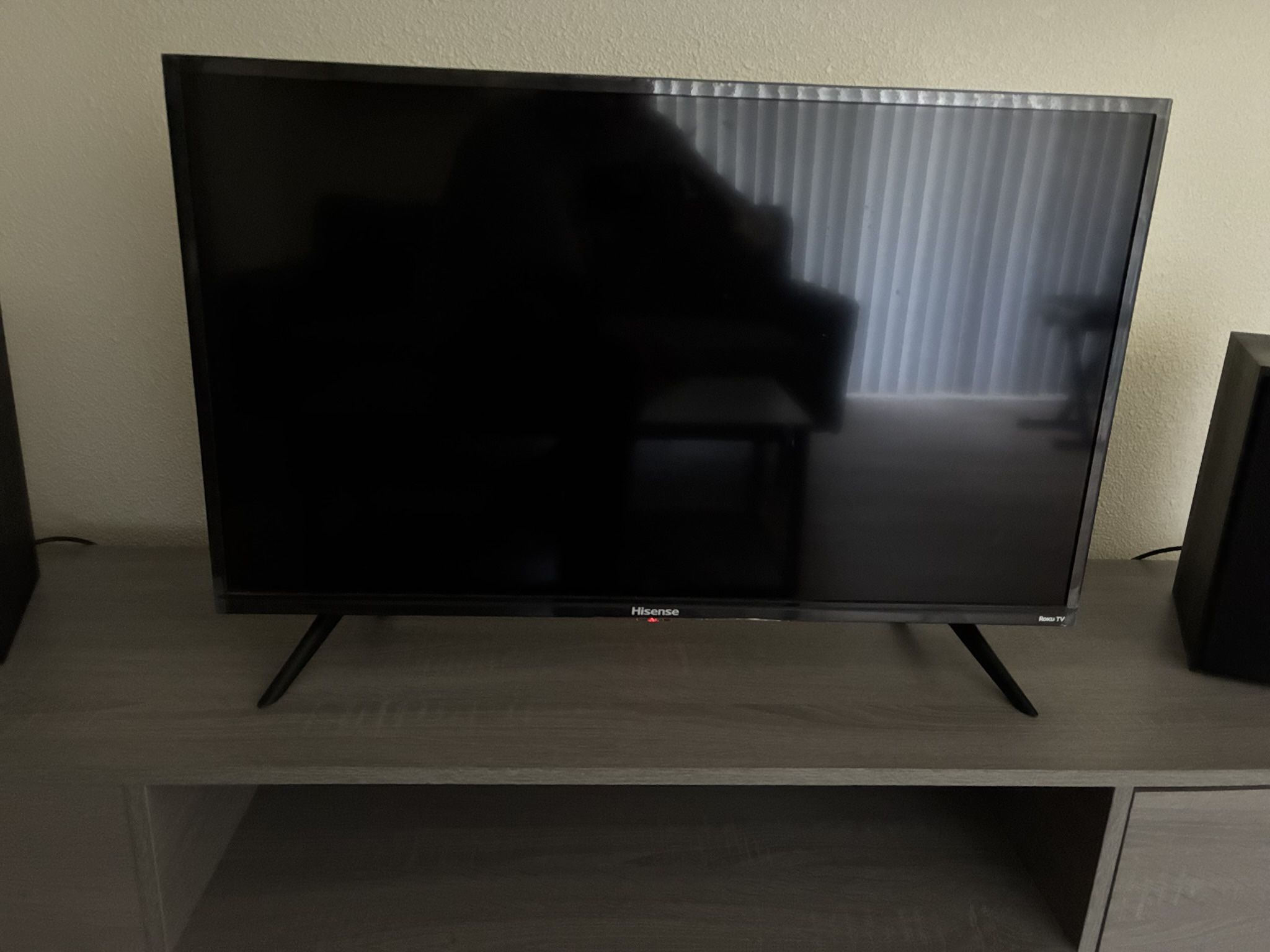 Hisense 28” Roku TV