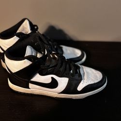 Sz. 11 USED NIKE PANDA DUNK HIGHS