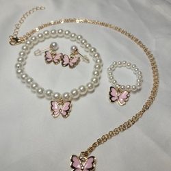 Pink Butterfly Earrings. Bracelet. Ring. Gold Tone Necklace... Cadena, Aretes, Anillo, Pulsera De Mariposa. Mariposa Rosita. 