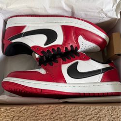 Jordan 1 Low Chicago OG Size 6.5