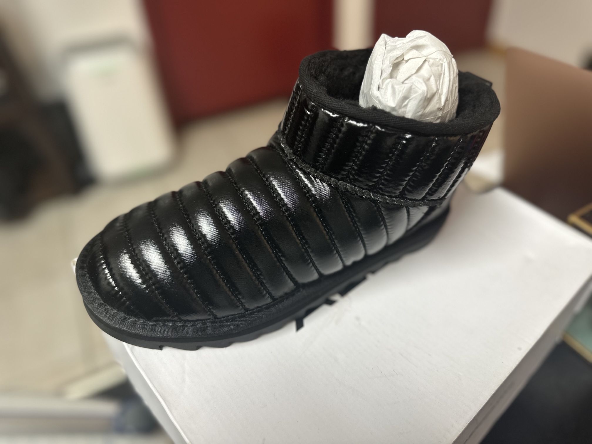Boots SIZE 8 - US SIZE