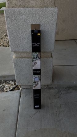 Adjustable Display Easel – $15