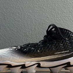 7.5 Boys Under Armour Spotlight Football Cleats