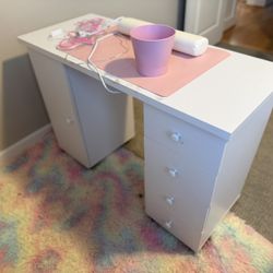 Nail Table