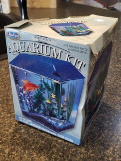 AquaView 1-Gallon Aquarium Starter Kit 16 thumbnail
AquaView 1-Gallon Aquarium Starter Kit designed for small desktop or single-fish displays
Capacity