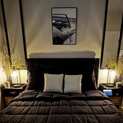 Set Of Two Nightstands 