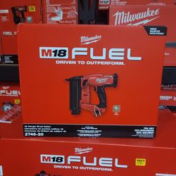 MILWAUKEE M18 FUEL 18 GUAGE BRAD NAILER 