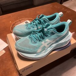 Asics Super Blast - Size 8 Men