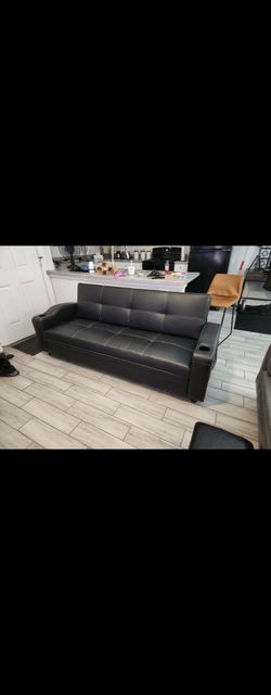 COUCH/FUTON/BED
