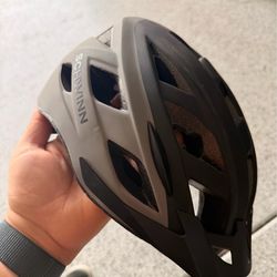 Schwinn helmet (lightly used)
