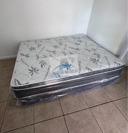 King mattress pillow top and box spring set (2pc - brand new)