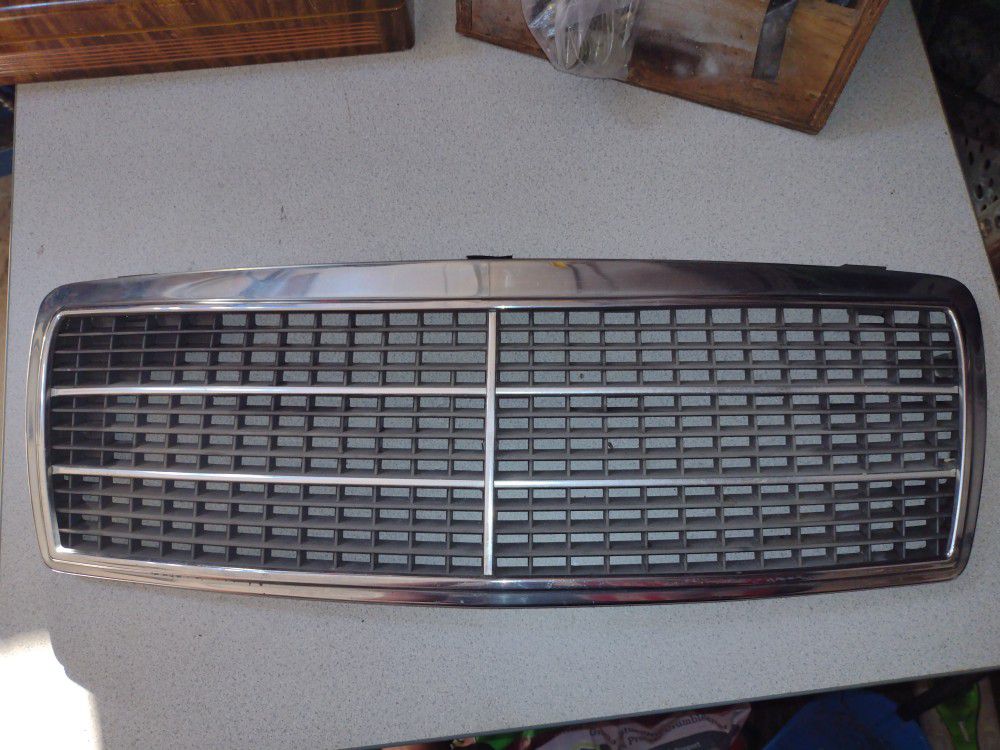 Mercedes-Benz W202 Chrome Front Radiator Grille OEM Original C Class 1(contact info removed)