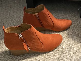 DV8 Dolce Vita - ankle wedge booties