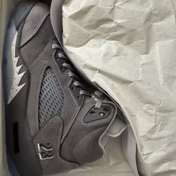 New men’s Size 9.5 Jordan 5 Wolf Grey