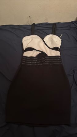  Gently Worn Black And White Crossover Bandage Dress Size Small Excellent Condition 