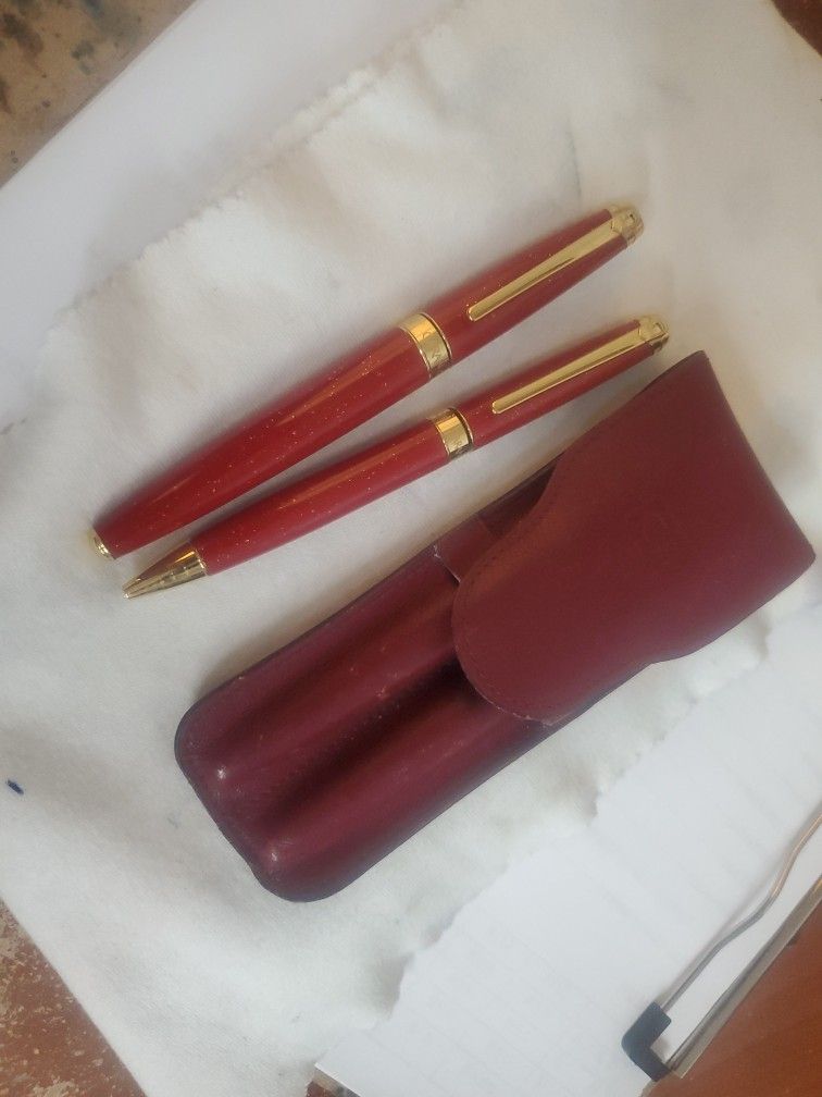 Caran D'ache Leman Marble Red 18k Fountain Pen And Bp Set With Pouch