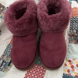 UGG Size 10 Ladies Real Fur Sheepskin Inside and Out