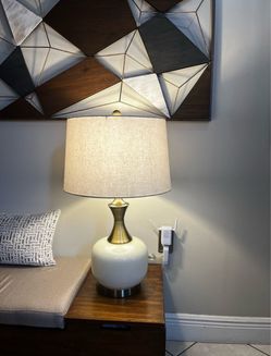 Table Lamp whit 💡 included ( Only One )