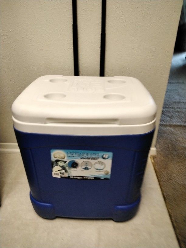 Igloo Ice Cube Wheeled Cooler.....60 Qt.