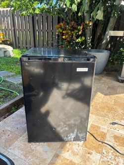 Arctic fresh mini fridge