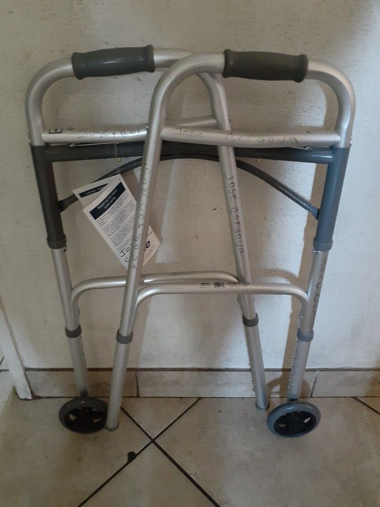 ANDADERA PARA ADULTO