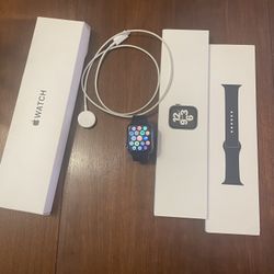 Apple Watch SE 44 mm Like New With Box Black
