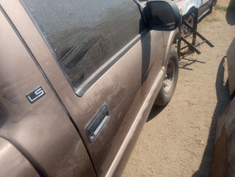 Driver& Passenger. Doors  2000 Chevy S-10