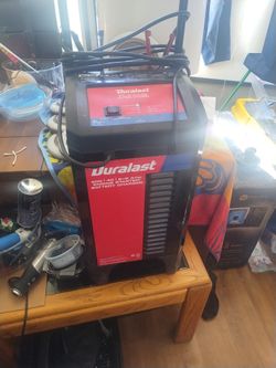 Duralast 200,40,6<>2 Amp Engine Starter Battery Charger