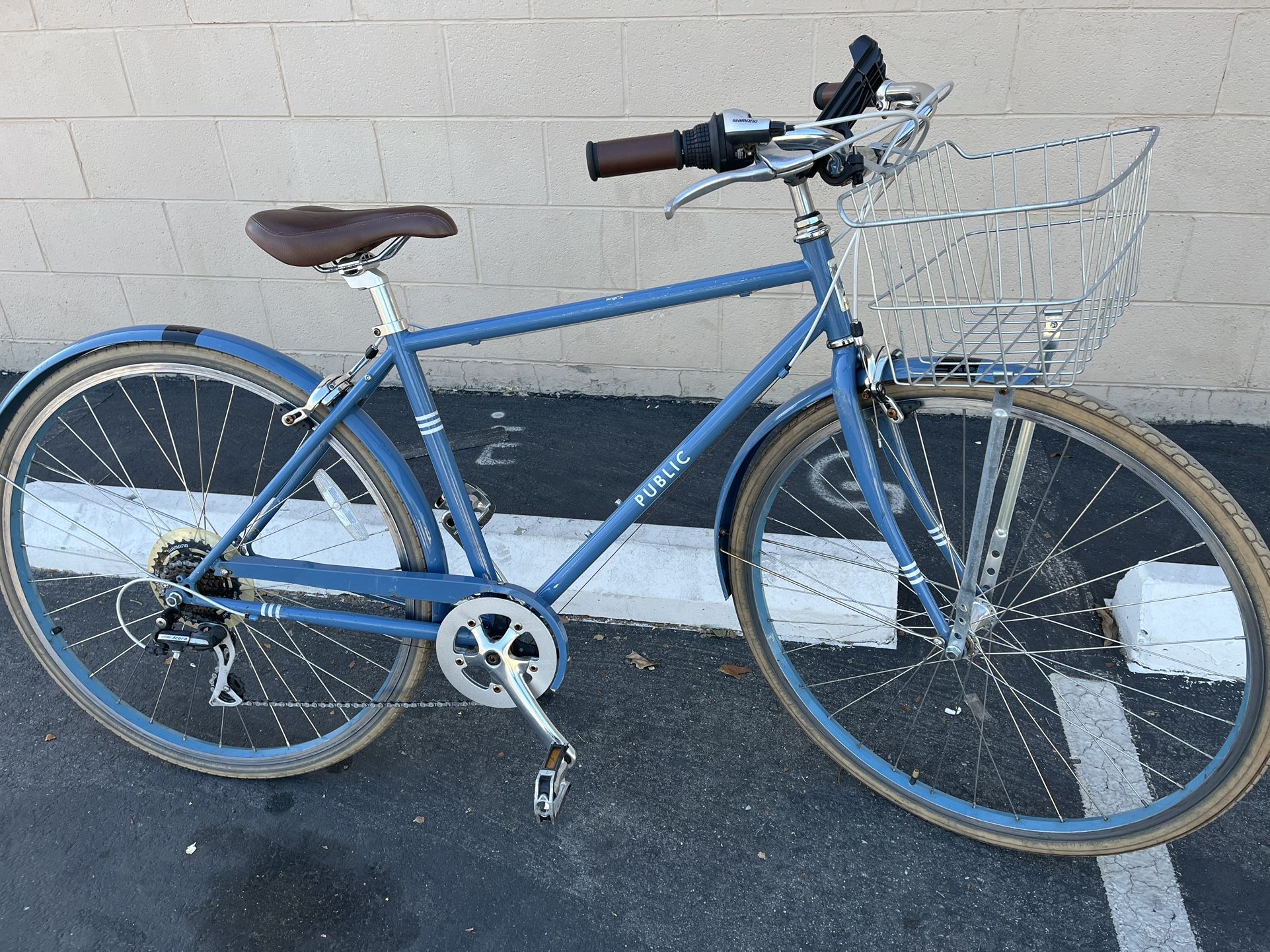 goodbike evryting work good tires size 28 fast bike have 7 greats good condition