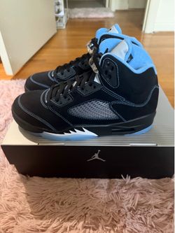 Jordan 5 Black and Carolina Blue Size 9 men