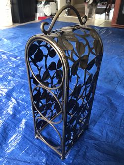 Three bottle shamrock Wine rack