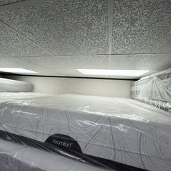 Queen Serta Mattress Set 