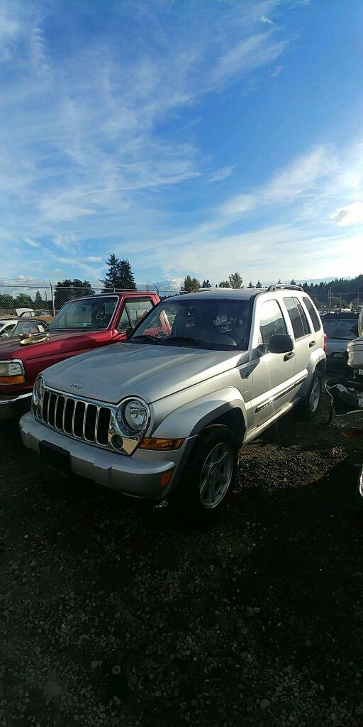 Parting out 2006 Jeep liberty