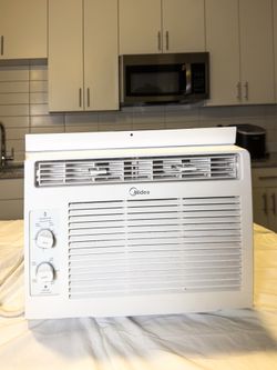 Midea 5,000 BTU EasyCool Small Window Air Conditioner - Cool up to 150 Sq. Ft . Reusable Filter,