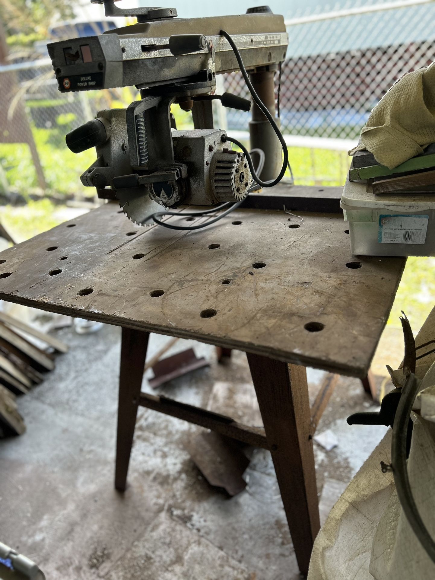 Radial Arm Saw With Table & Stsnd
