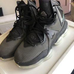 Nike LeBron 19 Men’s Size 10.5 